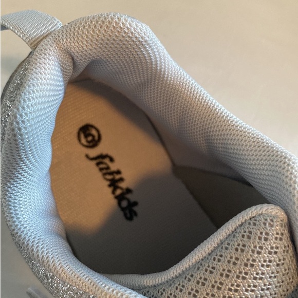New- Fabkids Gray Glitter trainer shoes size 5 (Big Girl) - Picture 2 of 6